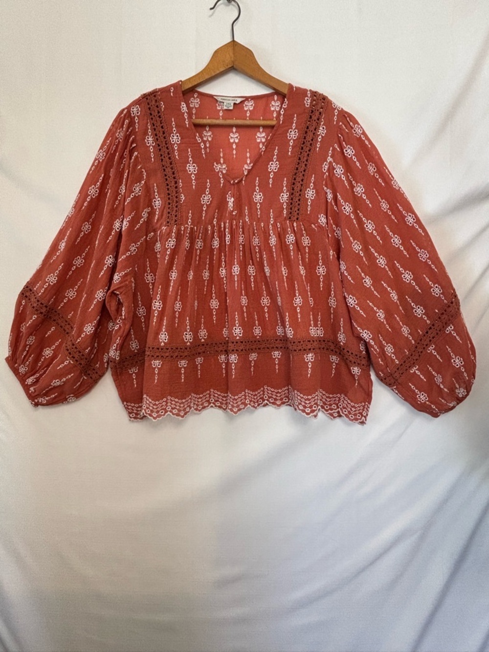 AMERICAN EAGLE Rust and White Eyelet Bohemian Blouse Size Large